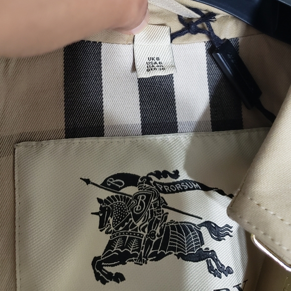 100% Authentic Burberry Sandringham Mid-Length Trenchcoat, Honey Sz 6 US - Picture 10 of 16